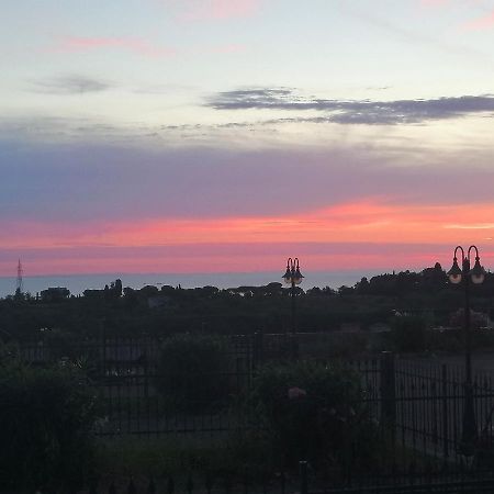 Belvedere House Hotel Civitanova Alta Bagian luar foto